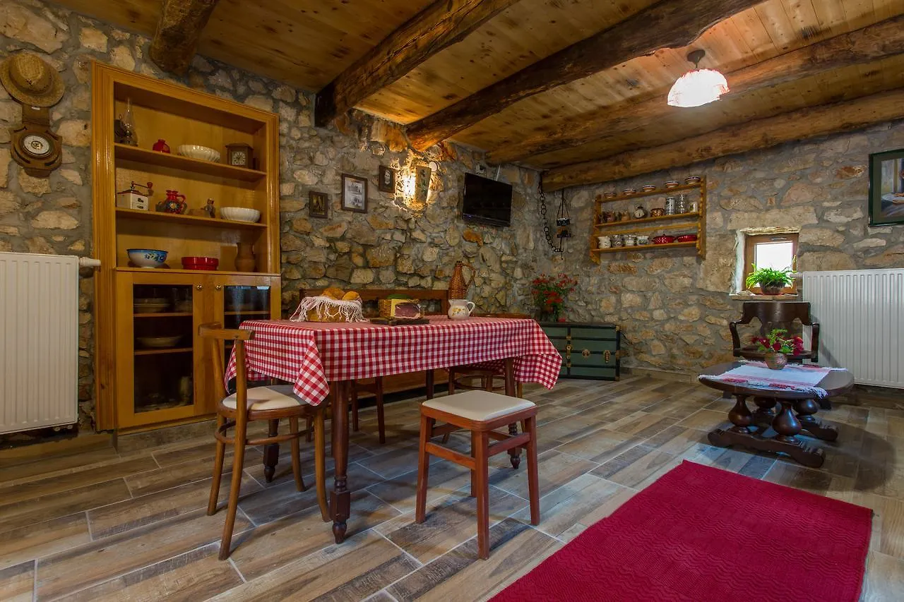 Nonna Stara Hotel Polje  0*, Polje (Krk)